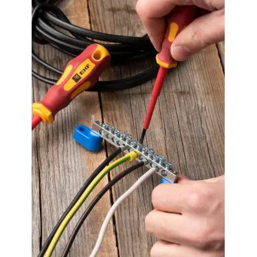 Шина нулевая N 63.12 (2 изолятора стойка) никель