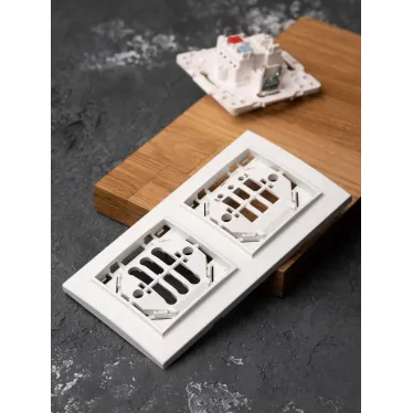 Рамка Минск 2-местная горизонтальная белая