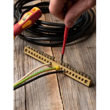 Шина PEN ноль-земля 8х12мм 20 отверстий латунь крепеж по центру PROxima