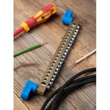 Шина нулевая 8х12мм 125А 20 отверстий 2 изолятора стойка латунь