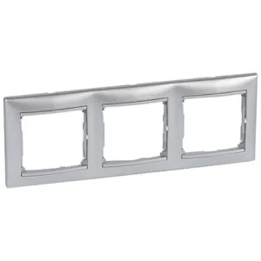 VALENA Рамка 3 поста горизонтальная алюминий