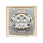 Валенсия розетка 1-местная с/з 16А кремова с крышкой и защ. штор.