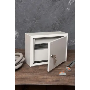 Щит распределительный навесной ЩРн-9з IP31 220х300х120 с замком