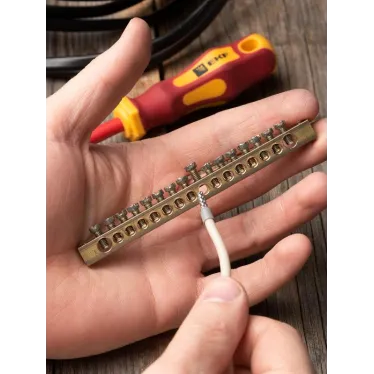 Шина PEN ноль-земля 6х9мм 16 отверстий латунь крепеж по краям PROxima