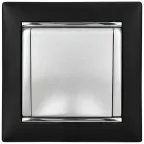 VALENA Розетка с заземлением без шторок с крышкой алюминий