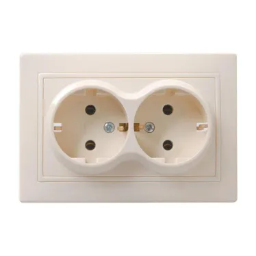 КВАРТА Розетка двойная с заземлением без шторок бежевая в сборе