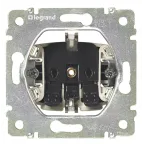 VALENA Розетка с заземлением 2К+З со шторками алюминий