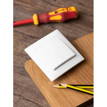 Валенсия выключатель 1-кл. 10А белый проходной