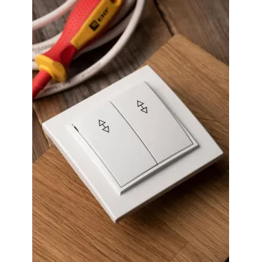 Выключатель Минск двухклавишный СП проходной 10А белый