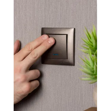 Валенсия лицевая панель выключателя 1-кл. с индикатором 10А графит