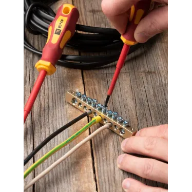 Шина нулевая 8х12мм 125А 10 отверстий крепеж по краям латунь PROxima