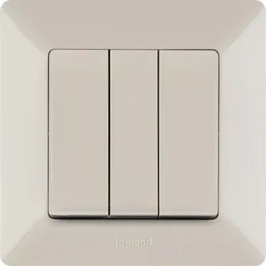 Valena LIFE Выключатель трехклавишный 10АХ 250В с лицевой панелью Винтовые зажимы Слоновая кость