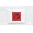 Розетка 45х45 PRO, с заземлением, красная , 45 град