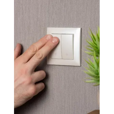 Валенсия лицевая панель выключателя 2-кл. проходного 10А жемчуг