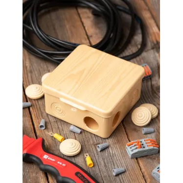 Коробка распаячная КМР-030-014 с крышкой (103х103х55), 8 мембранных вводов светлое дерево IP54 PROxima