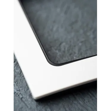 Стокгольм Рамка 3-местная белая с линией цвета черный