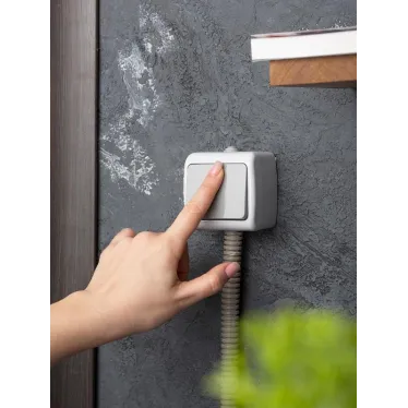 Выключатель Мурманск проходной 1-клавишный 10А IP54 серый