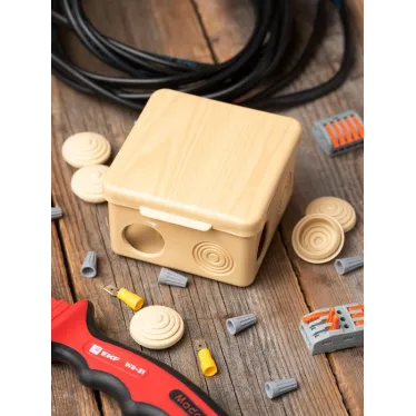 Коробка распаячная КМР-030-031 с крышкой (83х83х54) 7 мембранных вводов светлое дерево IP54 PROxima