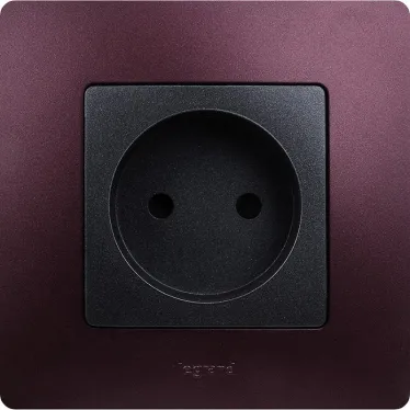 ETIKA Розетка без заземления со шторками антрацит винтовые зажимы