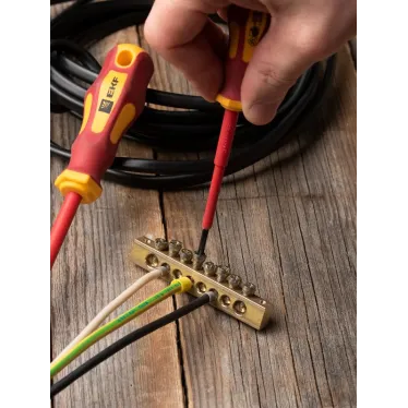 Шина нулевая 8х12мм 125А 8 отверстий крепеж по краям латунь PROxima