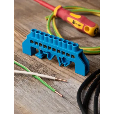 Шина нулевая N 63.10 нейлоновый корпус на DIN-рейку (латунь)