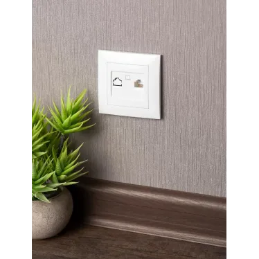 Валенсия розетка компьютерная RJ-45 1-местная белая
