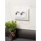 Розетка Минск 2-местная СП с заземлением 16А белая защитные шторки