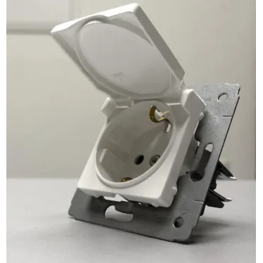 Розетка с заземлением Cariva IP44 белая