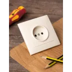 Валенсия розетка 1-местная б/з 10А кремовая с защ. штор.