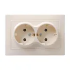 КВАРТА Розетка двойная с заземлением со шторками бежевая 16А