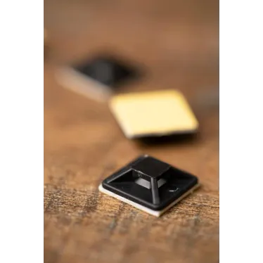 Площадка самоклеящаяся (20х20 мм) черная (100 шт)