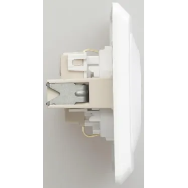 ЭТЮД Розетка скрытая с заземлением со шторками белая