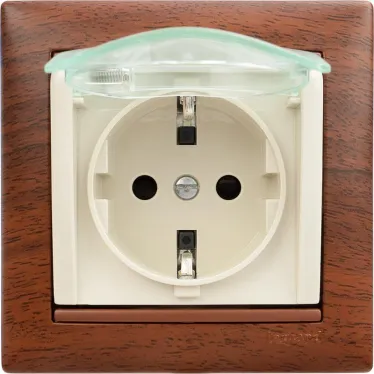 VALENA Розетка с заземлением со шторками с крышкой в рамку слоновая кость