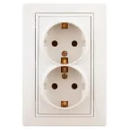 Розетка Intro Plano 1-205-02 с заземлением двойная 2X2P+E Schuko, 16А-250В, IP20, СУ, слоновая кость