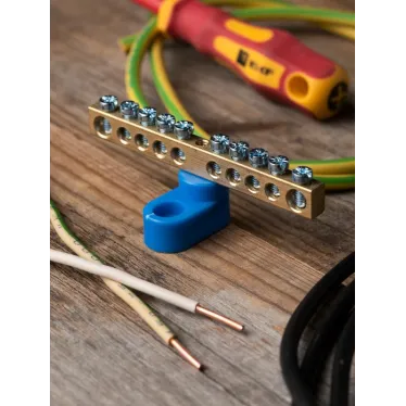 Шина 0 N (6х9мм) 10 отверстий латунь синий угловой изолятор PROxima