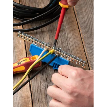 Шина нулевая N 63.22 изолятор на DIN-рейку (латунь)