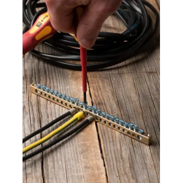 Шина PEN ноль-земля 6х9мм 24 отверстия латунь крепеж по краям PROxima