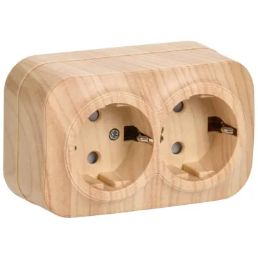 GLORY Розетка двухместная наружная с заземлением с защитной шторкой сосна