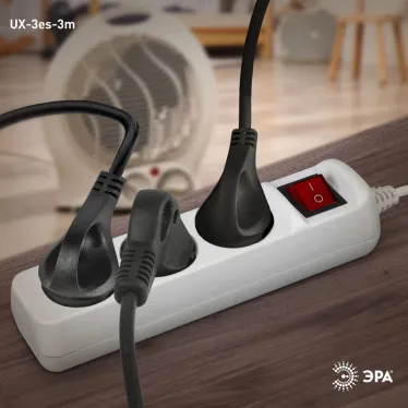 Удлинитель электрический с заземлением с выключателем 3 розетки 3 м ПВС 3x0,75мм2 10А UX-3es-3m ЭРА
