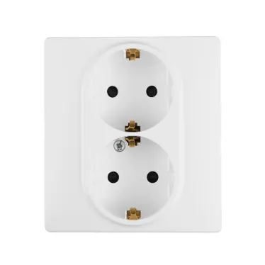 ETIKA Розетка двойная с заземлением со шторками белая автоматические зажимы