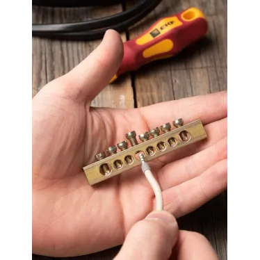 Шина нулевая 8х12мм 125А 8 отверстий крепеж по краям латунь PROxima