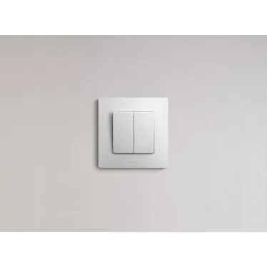 ETIKA Выключатель двухклавишный белый на безвинтовые зажимы 10АХ