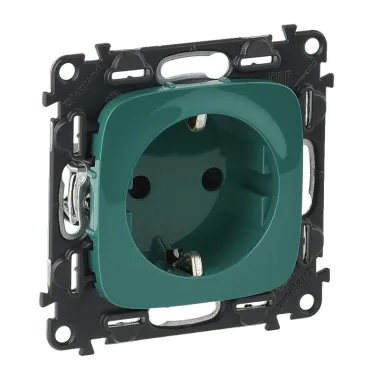 Valena ALLURE Розетка силовая 2К+З 16А 250В со шторками безвинтовые зажимы с лицевой панелью Зеленая