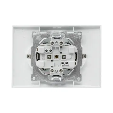 Валенсия розетка 2-местная с/з 16А белая с защ. штор.