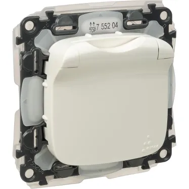 Valena ALLURE Розетка силовая 2К+З со шторками с крышкой белая IP44