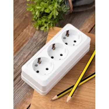 Розетка Рим 3-местная 16А с заземлением белая