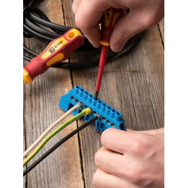 Шина нулевая N 63.10 нейлоновый корпус на DIN-рейку (латунь)