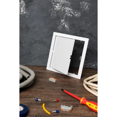 Люк ревизионный пластик с нажимным замком 200х200 Basic