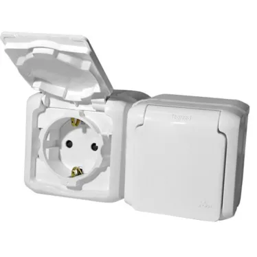 Quteo Розетка двойная с заземлением со шторками наружная IP44 белая