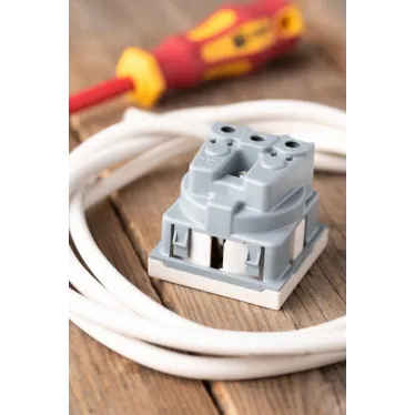 Розетка 45х45 (2 модуля), с заземлением, белая, пря мая